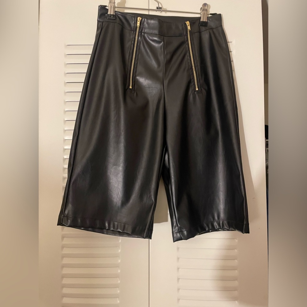 New capri pants without tags